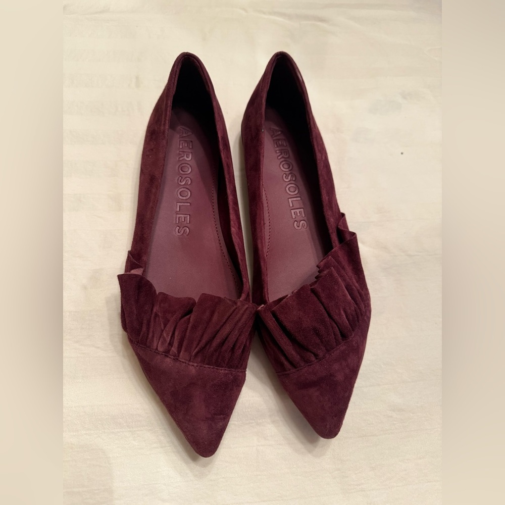 AEROSOLES Women's Dark Red Suede Flats